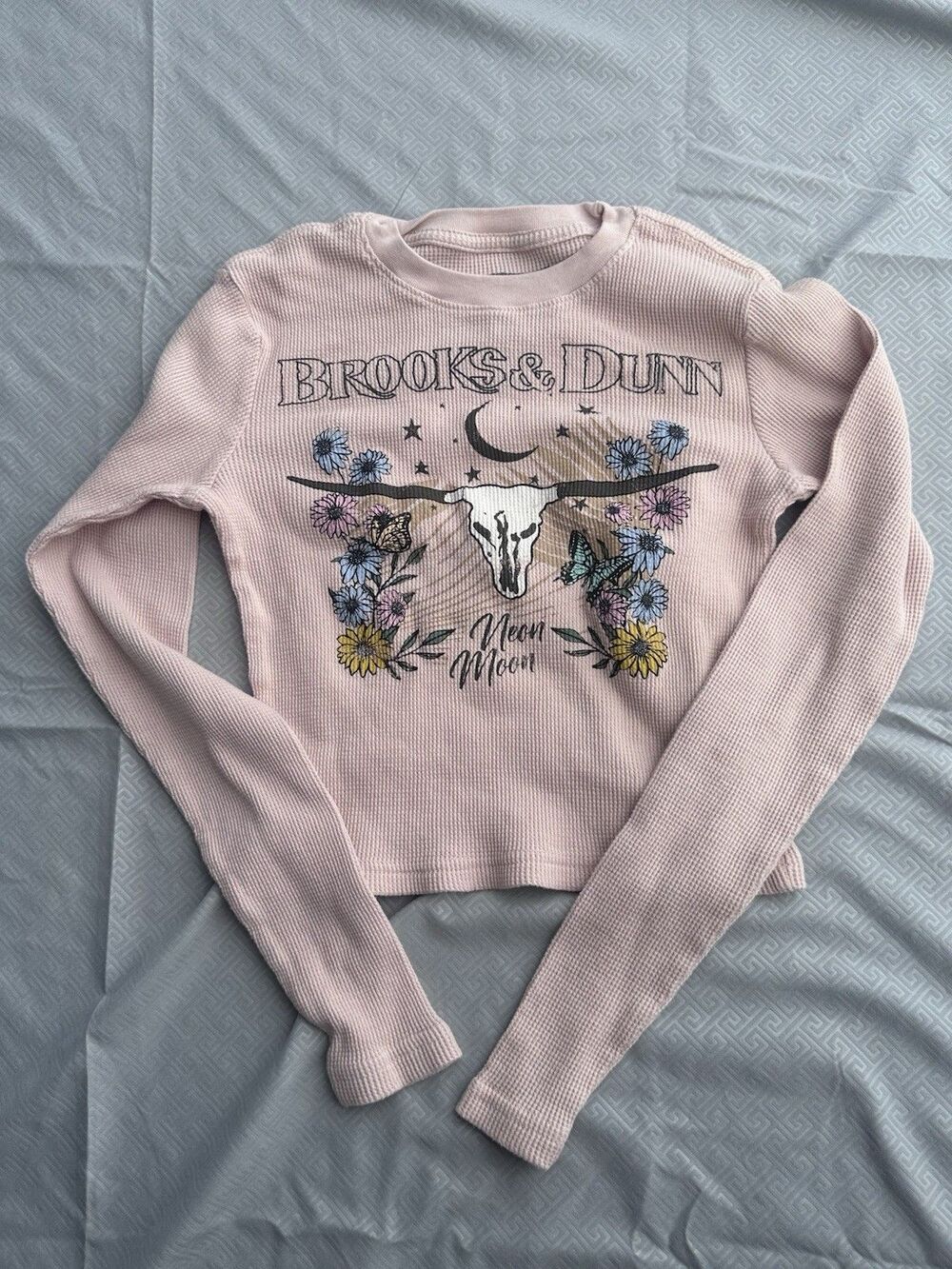 Women's Long Sleeve Size Medium Brooks & Dunn "Neon Moon" cropped, ribbed